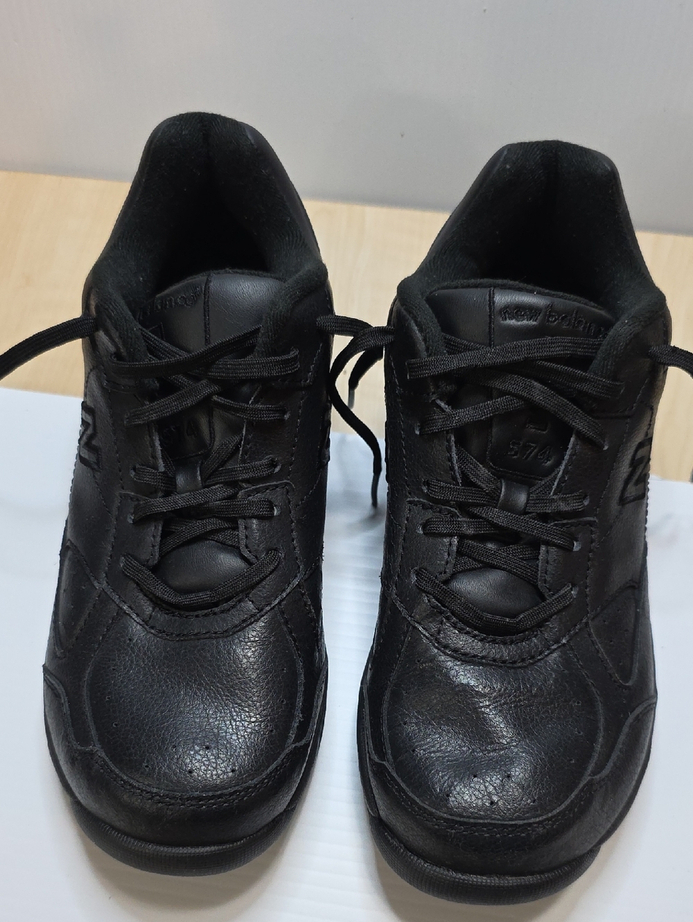 New Balance 574 Men's Black Leather Lace-Up Sneakers M7.5 No Box